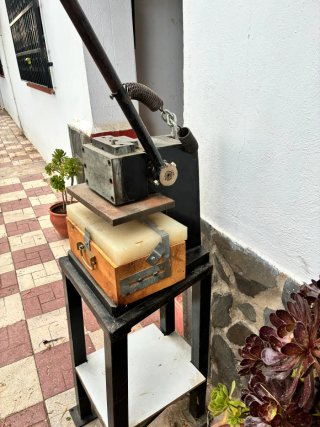 Prensa troqueladora para cuero