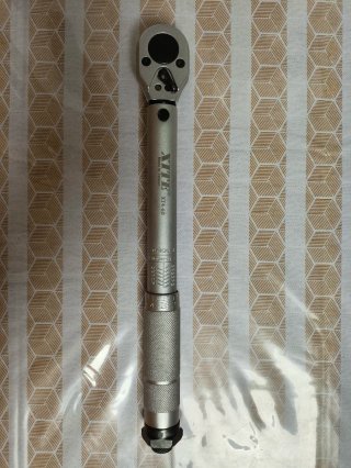 Llave dinamométrica XITE 1/2" 10-60 NM, nueva.