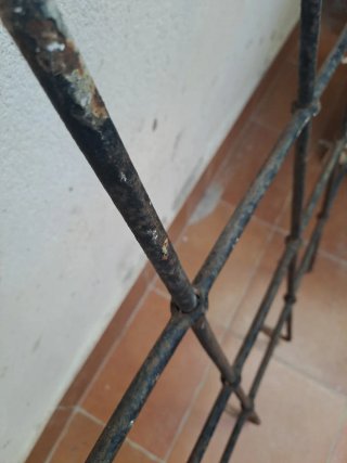 Reja antigua de hierro forjado