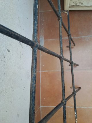 Reja antigua de hierro forjado