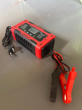 Cargador Baterías Coche HUSGW 12V Inteligente