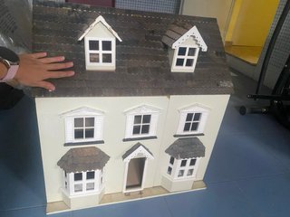Casita de muñecas de madera grande