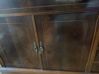 Mueble madera y cristal