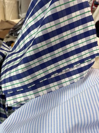 Tessuto a quadretti blu, bianco e verde