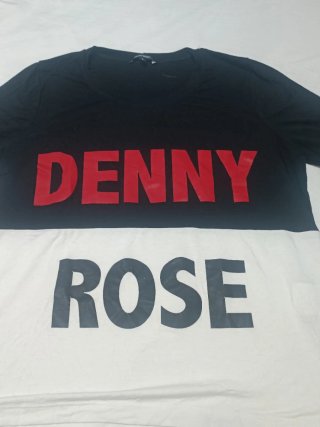 Camiseta Denny Rose Talla S es ancha