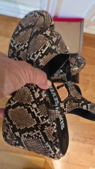 Sandalias SixtySeven Tacón Serpiente