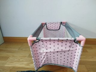 Cuna de juguete para bebé y accesorios