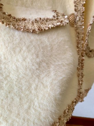 Chaqueta GALLERY crema con detalles dorados