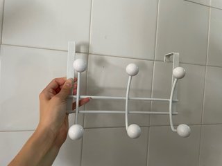 Percheros de pared con bolas de colores