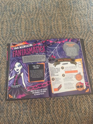Revista monster high tapa dura.