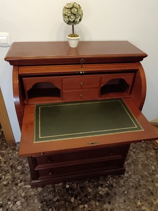 Cómoda de madera estilo clásico