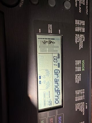 Teclado Yamaha EZ 220+ Soporte + banco