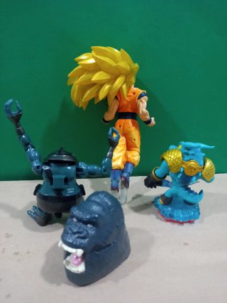 Lote de figuras de acción Goku y otros personajes