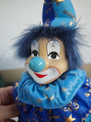 Muñeca de porcelana payaso con paraguas