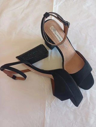 Sandalias Mariamare tacón negras tallas 37 y 41.