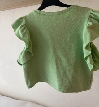 Top Zara verde con volantes