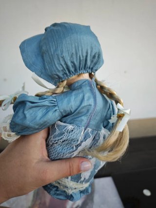 Muñeca de porcelana antigua