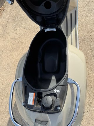 Vespa GTS 125 2024 | 2.100 km | Impecable