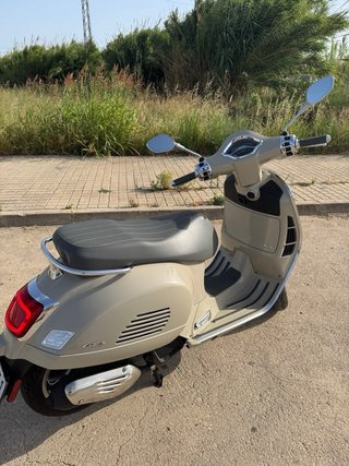 Vespa GTS 125 2024 | 2.100 km | Impecable