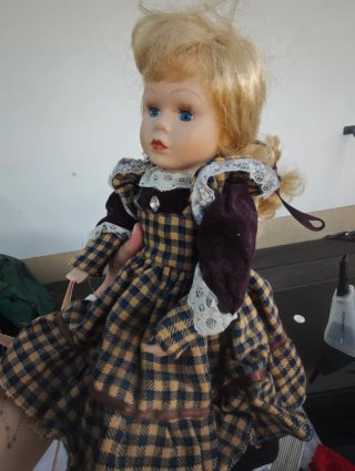 Muñeca de porcelana vintage