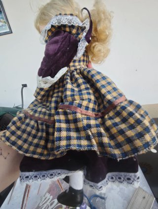 Muñeca de porcelana vintage