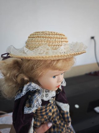 Muñeca de porcelana vintage