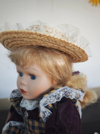 Muñeca de porcelana vintage