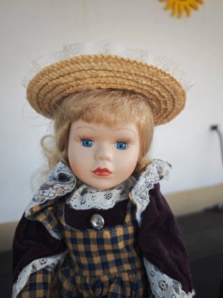 Muñeca de porcelana vintage