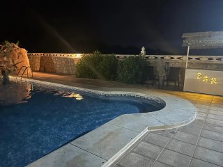 Alquiler: Piscina, Jardín y Barbacoa