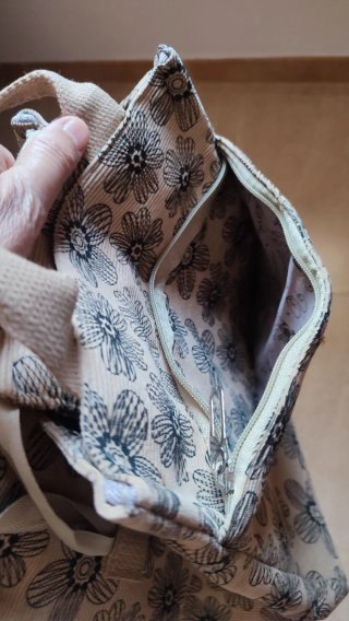Bolso de mano floral gris y beige