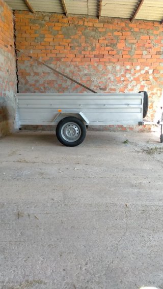 Remolque para coche con rueda de repuesto