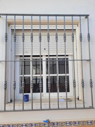 Puerta y 5 ventanas aluminio blanco