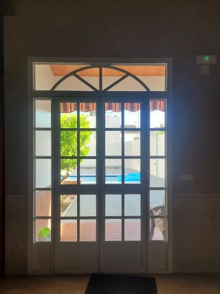 Puerta y 5 ventanas aluminio blanco