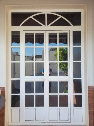 Puerta y 5 ventanas aluminio blanco