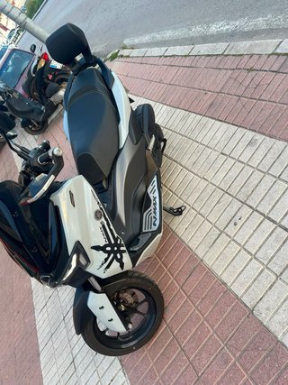 Yamaha XMAX 125cc Gris