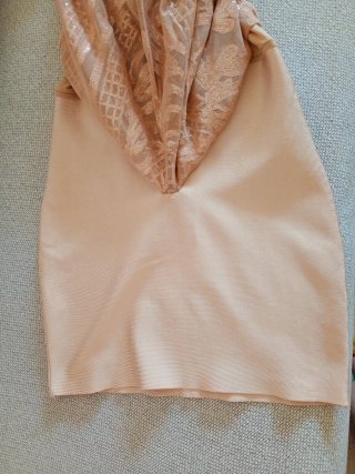 Vestido lentejuelas y plumas Tolen