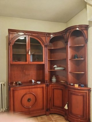Mueble de esquina caoba con vitrina