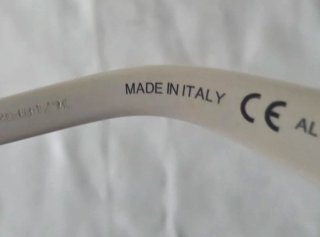 Gafas de sol moradas con detalle en Beige