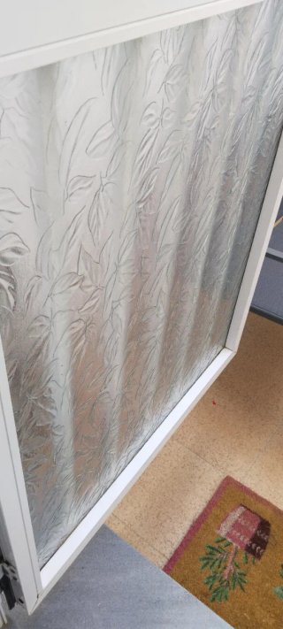 Puerta ext aluminio con ventana ,marco y cristal .
