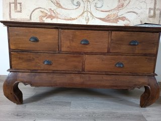 Comò in legno con 6 cassetti e gambe curve