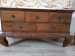 Comò in legno con 6 cassetti e gambe curve