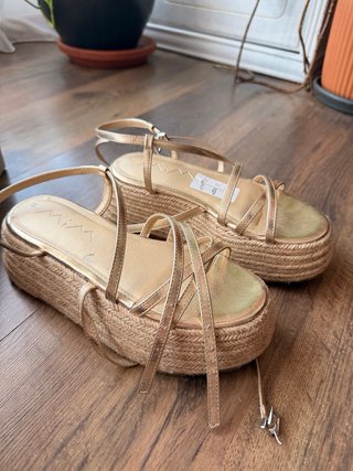 Sandalias doradas Mim cuña esparto