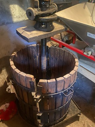 Prensa de vino de madera
