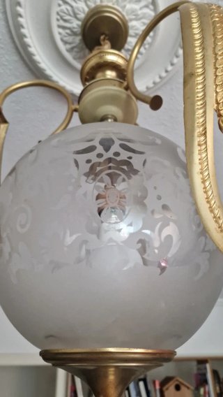 Lámpara antigua de cristal y metal