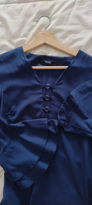 Blusa Guess azul manga acampanada