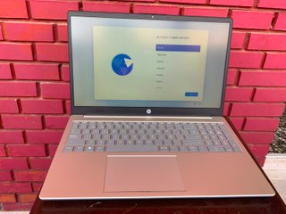 Portátil HP Plata se da con Mause y funda