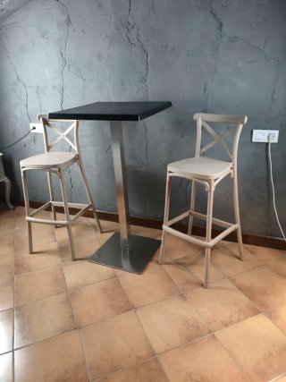 Mesa alta acero pulido y 2 taburetes