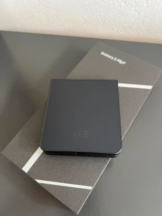Samsung Galaxy Z Flip7 + Watch6 Nero