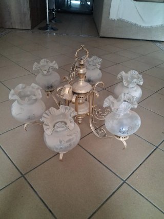 Lámpara de salón clásica dorada