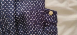 Blusa Superdry azul y blanca estampada